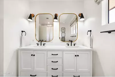 4545 N Royal View Drive E, Phoenix, AZ 85018 - Photo 30