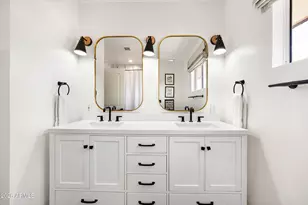 4545 N Royal View Dr E, Phoenix, AZ 85018 - Photo 30