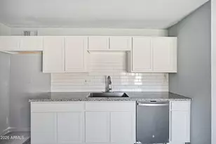 6541 N 41st Ave, Phoenix, AZ 85019 - Photo 14