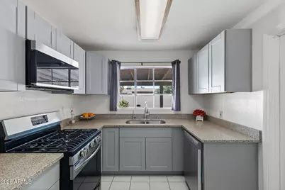 4414 W Weldon Avenue, Phoenix, AZ 85031 - Photo 10