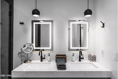 3102 N 35th Street, Phoenix, AZ 85018 - Photo 8