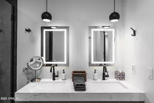 3102 N 35th St, Phoenix, AZ 85018 - Photo 8