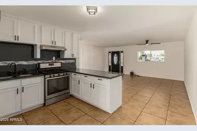 7715 W Crittenden Lane, Phoenix, AZ 85033 - Photo 10