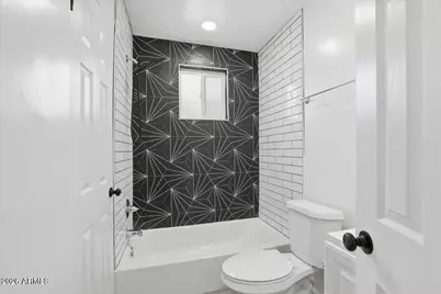 920 E Montebello Avenue, Phoenix, AZ 85014 - Photo 16