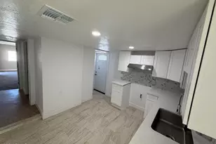 3542 E Earll Dr, Phoenix, AZ 85018 - Photo 32