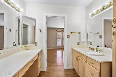 322 E Redfield Road, Chandler, AZ 85225 - Photo 18