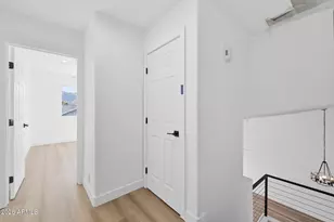 916 E Harwell Rd, Phoenix, AZ 85042 - Photo 18