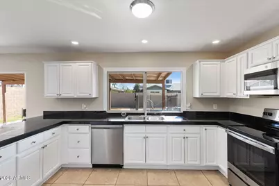 4569 W Shaw Butte Drive, Glendale, AZ 85304 - Photo 2