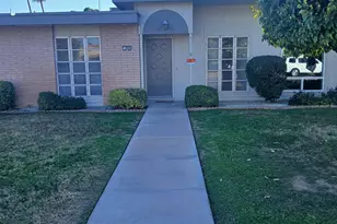 9905 W Hawthorn Dr, Sun City, AZ 85351 - Photo 2