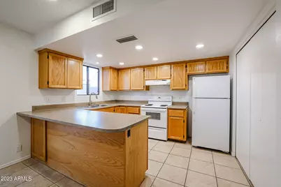 8940 W Olive Avenue #26, Peoria, AZ 85345 - Photo 2