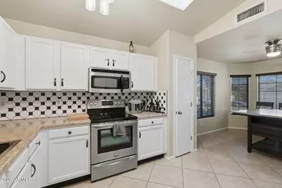 2412 E Rosemonte Drive, Phoenix, AZ 85050 - Photo 26