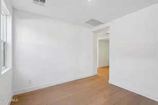 7945 W Griswold Rd, Peoria, AZ 85345 - Photo 10