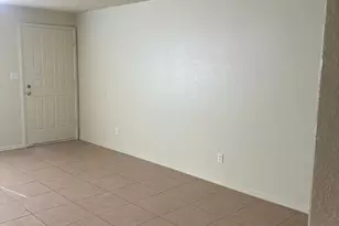 8048 W Hazelwood St, Phoenix, AZ 85033 - Photo 4