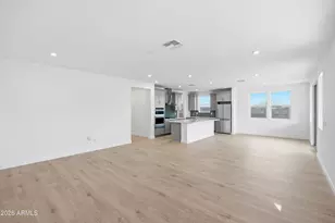 10223 S 20th Ln, Phoenix, AZ 85041 - Photo 6