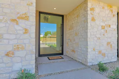 4704 N 40th Place, Phoenix, AZ 85018 - Photo 2