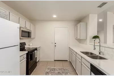 10736 W Turney Avenue, Phoenix, AZ 85037 - Photo 4