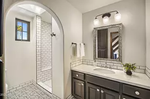 8127 E Del Capitan Dr, Scottsdale, AZ 85258 - Photo 48