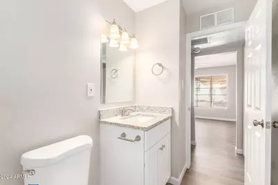 3646 E Glenrosa Avenue #Apt 2, Phoenix, AZ 85018 - Photo 10