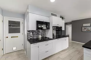 10502 W Roundelay Cir, Sun City, AZ 85351 - Photo 6