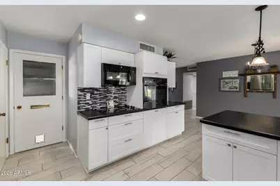 10502 W Roundelay Circle, Sun City, AZ 85351 - Photo 4