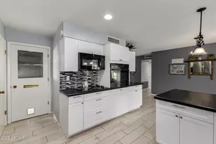 10502 W Roundelay Cir, Sun City, AZ 85351 - Photo 4