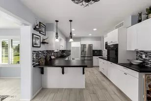 10502 W Roundelay Cir, Sun City, AZ 85351 - Photo 1