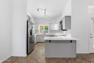 2537 E Lupine Ave, Phoenix, AZ 85028 - Photo 6