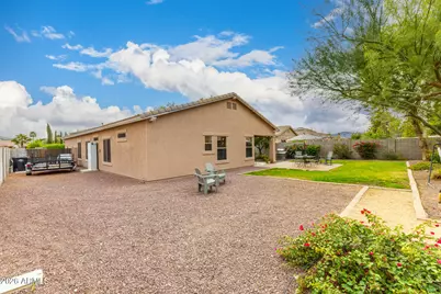 17746 W Desert Lane, Surprise, AZ 85388 - Photo 30