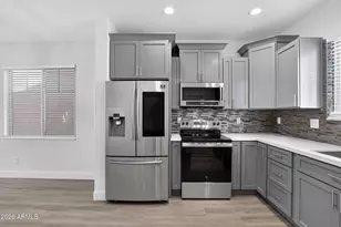 7760 W Bonitos Dr, Phoenix, AZ 85035 - Photo 12