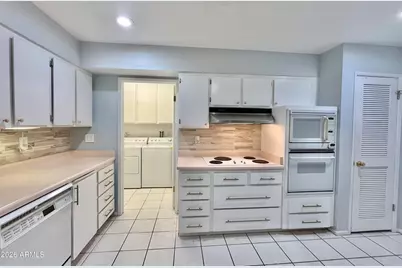 9718 W Oak Ridge Drive, Sun City, AZ 85351 - Photo 8