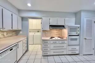 9718 W Oak Ridge Dr, Sun City, AZ 85351 - Photo 8