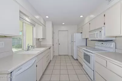 14007 N Whispering Lake Drive, Sun City, AZ 85351 - Photo 8