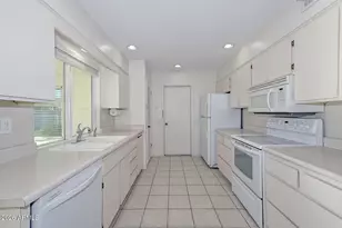 14007 N Whispering Lake Dr, Sun City, AZ 85351 - Photo 8