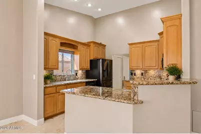 8841 W Port Royale Lane, Peoria, AZ 85381 - Photo 8