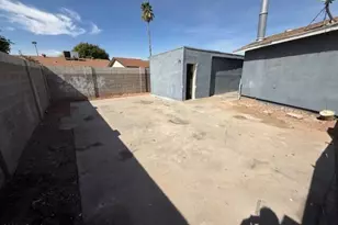 8056 W Westview Dr, Phoenix, AZ 85033 - Photo 14