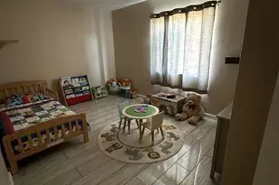 8056 W Westview Dr, Phoenix, AZ 85033 - Photo 10