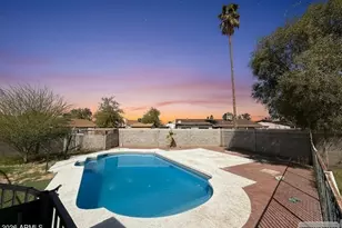 8056 W Westview Dr, Phoenix, AZ 85033 - Photo 18