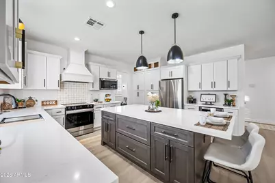 815 E Desert Trumpet Road, Phoenix, AZ 85048 - Photo 1