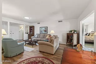 10609 W Mission Ln, Sun City, AZ 85351 - Photo 12