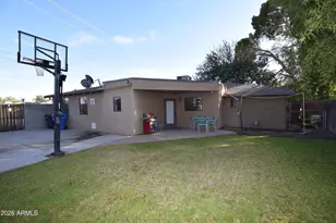 946 E Denton Ln, Phoenix, AZ 85014 - Photo 20