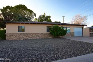 946 E Denton Ln, Phoenix, AZ 85014 - Photo 4