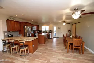 946 E Denton Ln, Phoenix, AZ 85014 - Photo 8