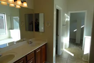 1011 W Samantha Way, Phoenix, AZ 85041 - Photo 6