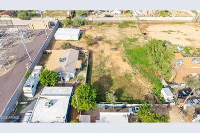 1724 W Desert Cove Avenue #-, Phoenix, AZ 85029 - Photo 2