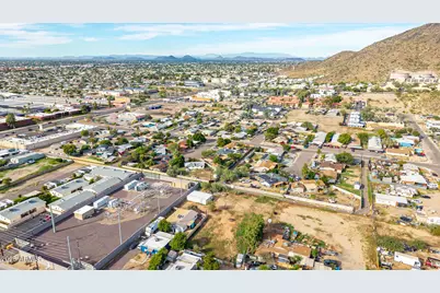 1724 W Desert Cove Avenue #-, Phoenix, AZ 85029 - Photo 8