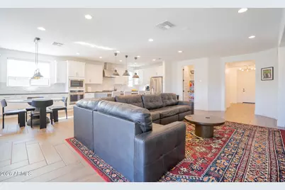 5033 N 81st Avenue, Glendale, AZ 85303 - Photo 8