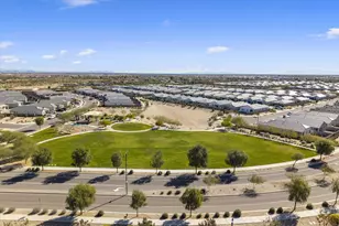 18563 W Desert Holw Dr, Wittmann, AZ 85361 - Photo 32