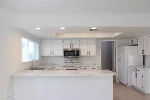 7301 W Canterbury Dr, Peoria, AZ 85345 - Photo 14