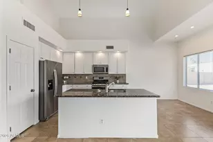 1002 W Kelton Ln, Phoenix, AZ 85023 - Photo 4