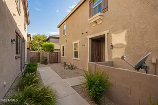 8119 W Lynwood St, Phoenix, AZ 85043 - Photo 2
